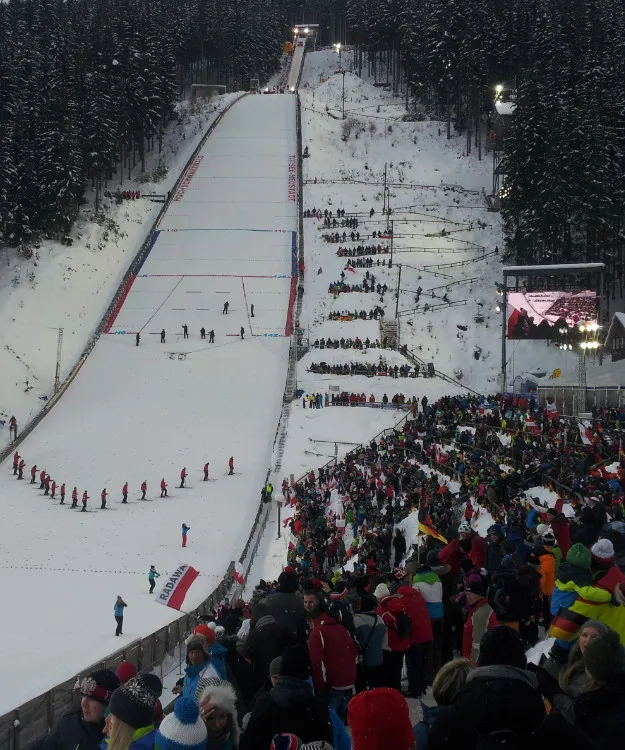 Harald Hentschel zaubert für beeindruckte VIP-Gäste des SWR in Titisee-Neustadt